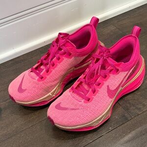 Nike Women's Invincible Run 3 Pink Sneakers